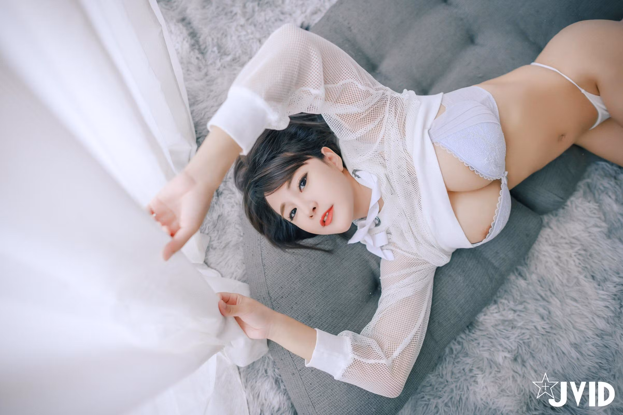 模特乐乐 诱惑闺蜜兄长的私密瞬间